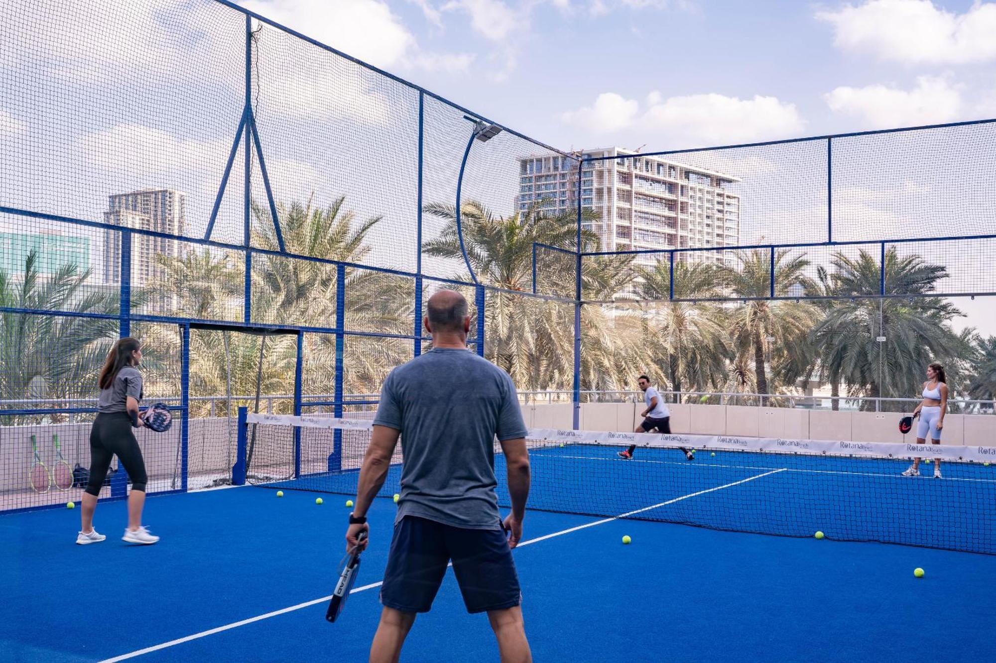 فندق الشاطىء روتانا - أبوظبي أبو ظبي المظهر الخارجي الصورة A paddle tennis court