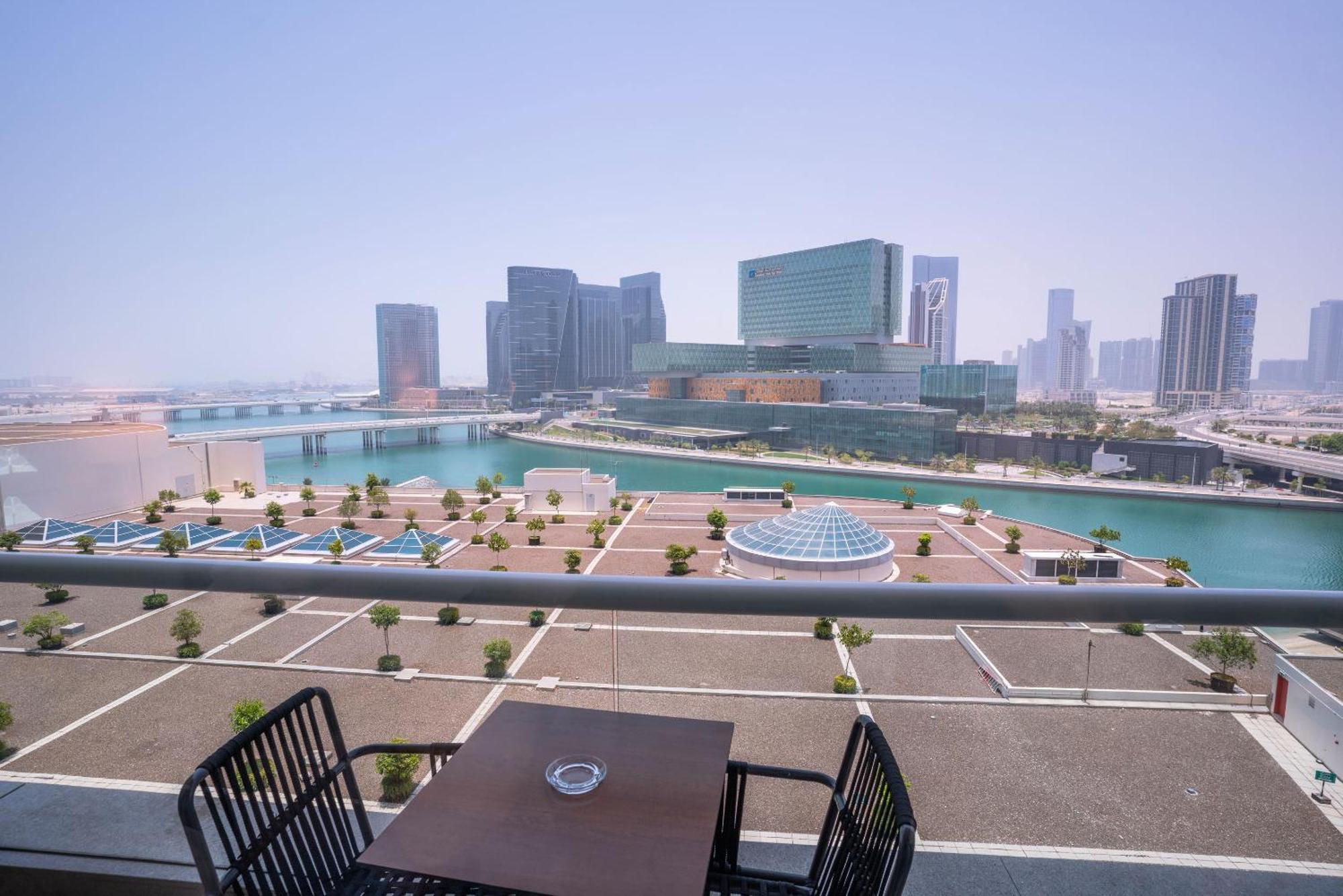 فندق الشاطىء روتانا - أبوظبي أبو ظبي الغرفة الصورة View of the Marina from the hotel