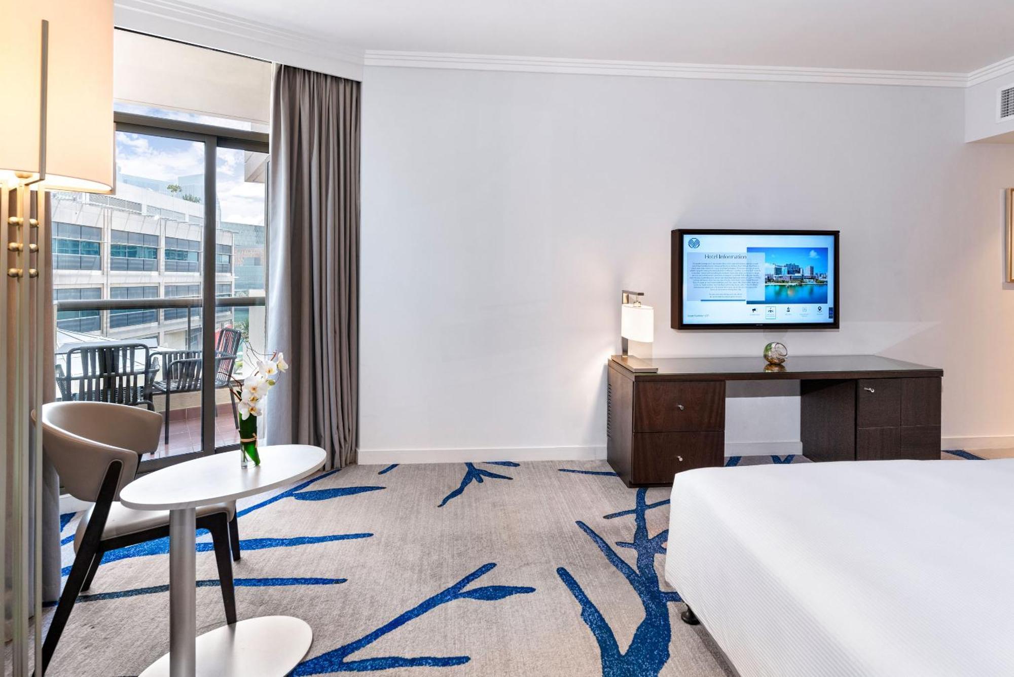 فندق الشاطىء روتانا - أبوظبي أبو ظبي الغرفة الصورة A guest room at the Hilton Tel Aviv