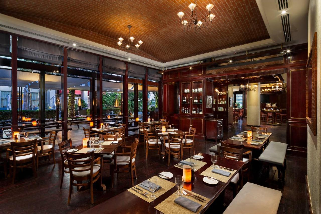 فندق الشاطىء روتانا - أبوظبي أبو ظبي المظهر الخارجي الصورة The interior of the restaurant
